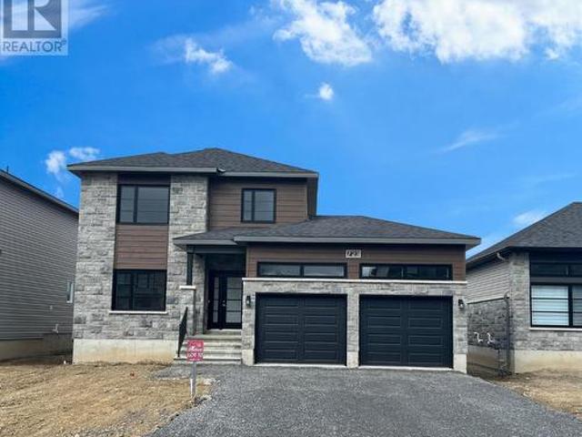 1055 Chablis Crescent, Russell, ON, K0A 1W0 house for sale | Listing ID X12438 | Royal LePage