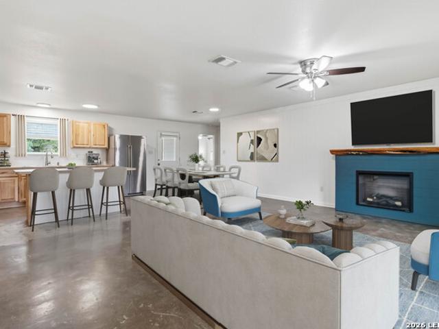 1060 Poplar Ct