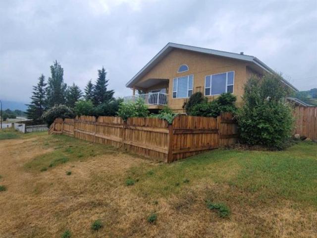 1060 Street, Peace River, AB, T8S 1P1 house for sale | Listing ID A2306 | Royal LePage