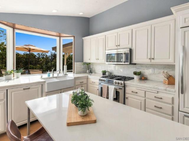 10615 Vista Valle Dr