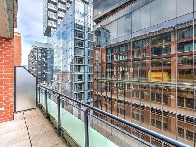 1061, Rue St Alexandre, 804, Montréal