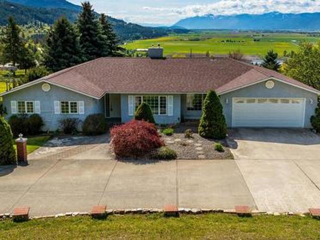 1061 Westview Road, Creston, BC, V0B 2N2 house for sale | Listing ID 10353 | Royal LePage