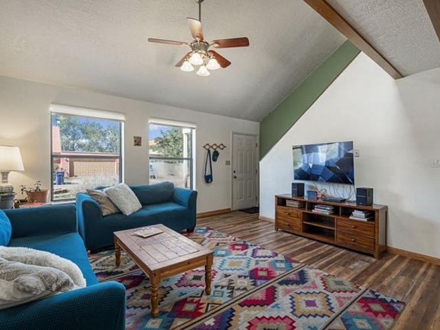 1061 Willow Way, Santa Fe, NM 87507
