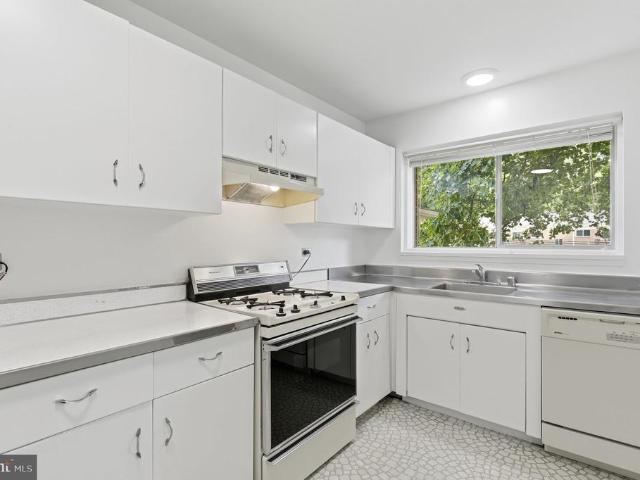 10626 Weymouth Street # 101