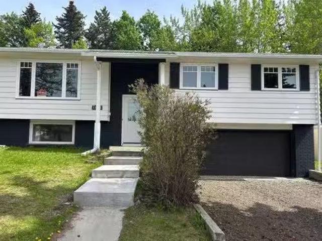 10629 104 Avenue, Grande Cache, AB, T0E 0Y0 house for sale.