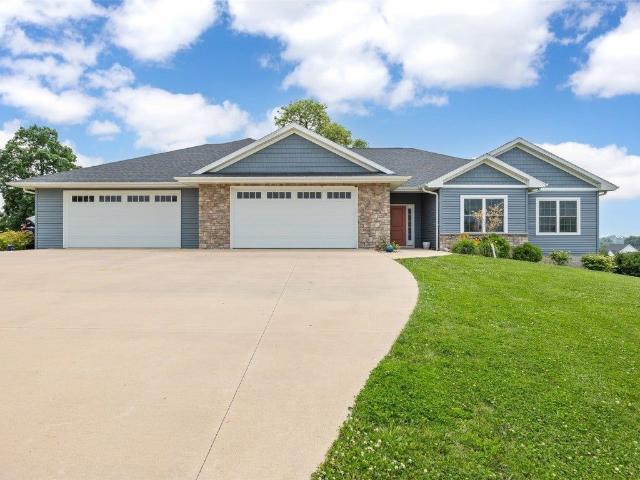1062 Oak View Ct, Tipton, IA