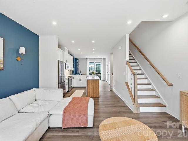 1063 Simcoe Lane