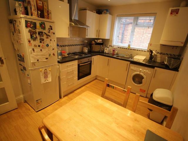 106 108 Hindes Road, Harrow HA1 2 bed flat to rent £1,850 pcm £427 pw