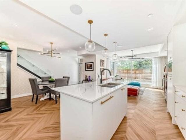106 8 Broadcast Avenue SW