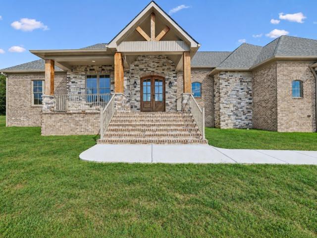 106 Chandelle Dr