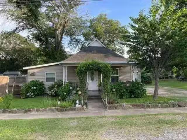 106 ARCH ST, BALD KNOB, AR 72010