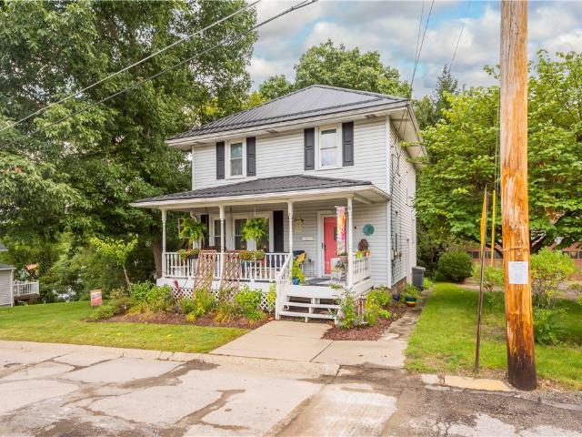 106 Arnold Ave