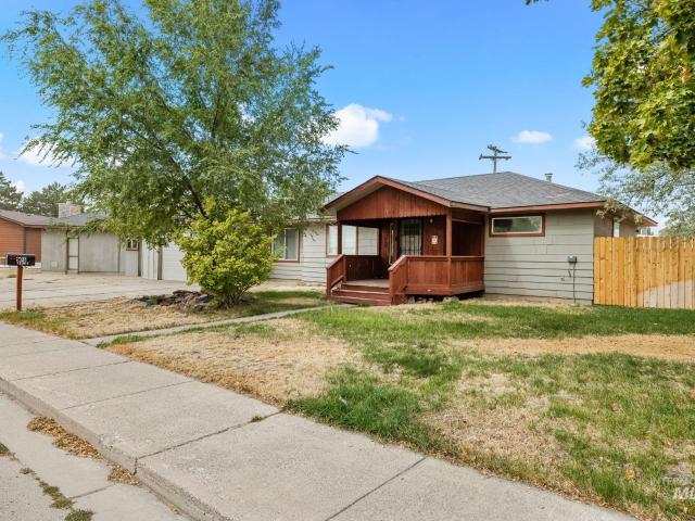 106 E 8th