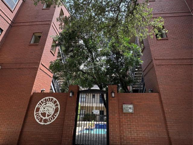 106 E 30th St E # 310