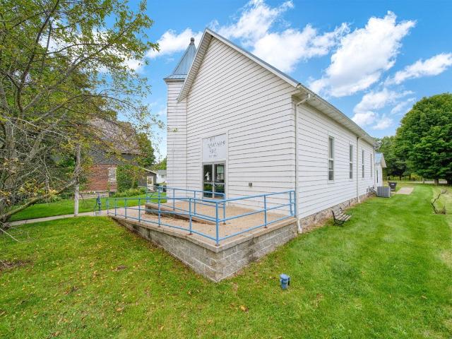 106 E Commercial Street