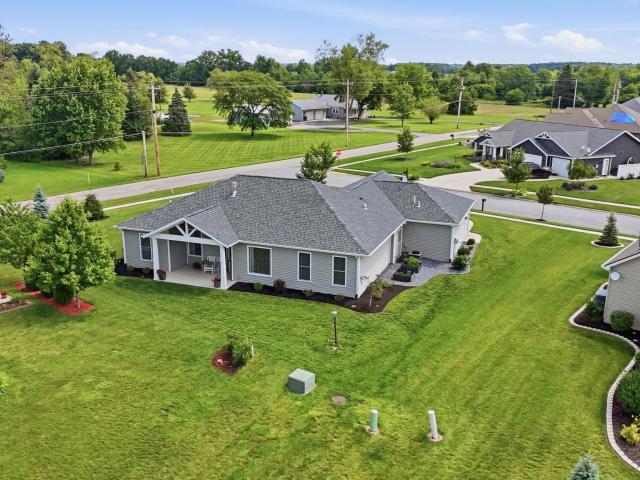 106 E Lake Court