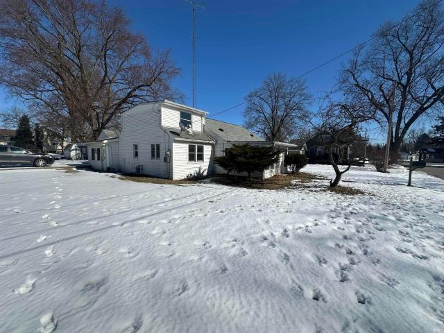 106 E Lewis Street