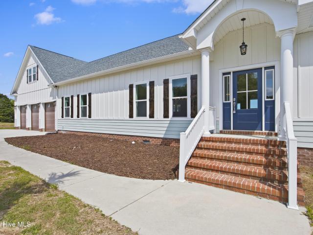 106 Elizabeth Way Court