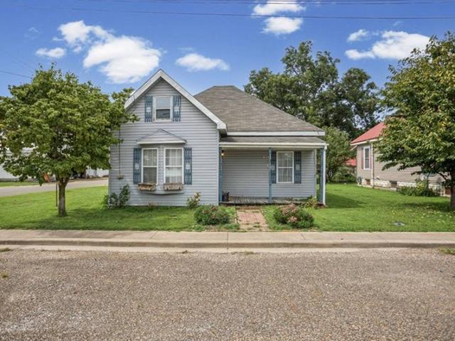 106 First St, Pleasant Hill, IL 62366