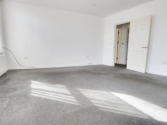106 High Street, Kent BR3 1 bed flat to rent £1,200 pcm £277 pw