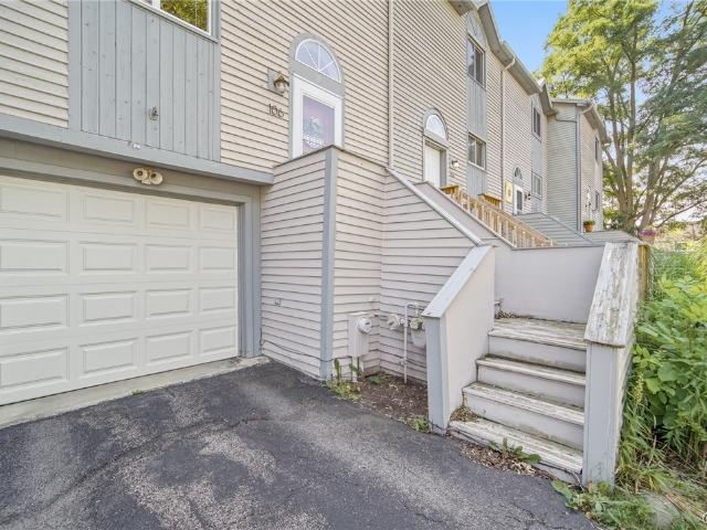 106 Iron Oak Circle
