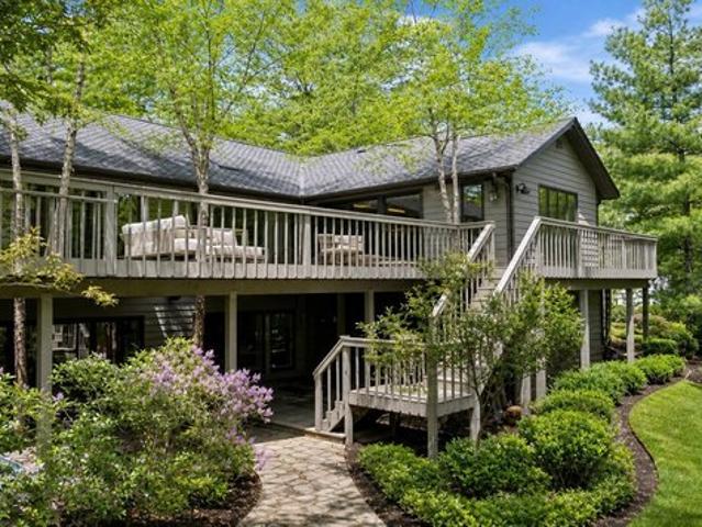 106 Oak Ridge Dr W, Burr Ridge, IL 60527