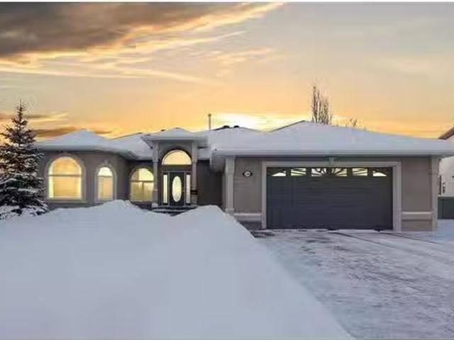 106 Laboucane Bay, Fort Mcmurray, AB, T9K 2M1 house for sale.