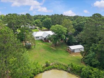 106 Lakeview Lane