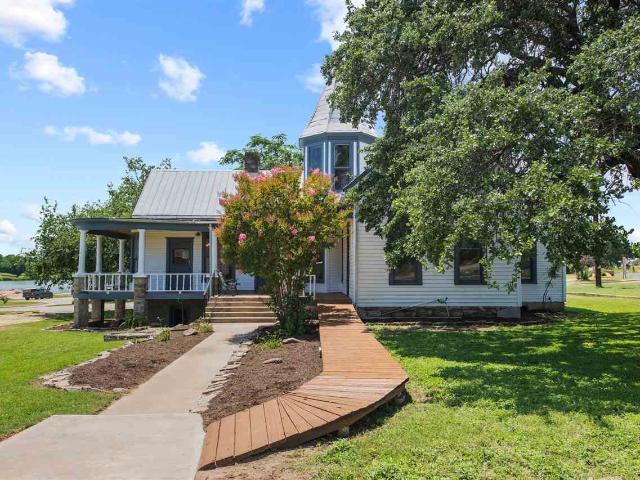106 Legion Dr, Llano, TX 78643 | MLS #169148