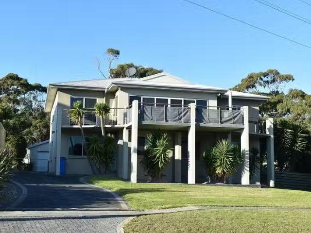 106 Main Road, Binalong Bay, TAS 7216