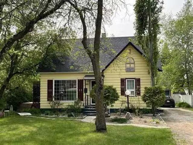 106 Memorial Avenue S, Russell, MB, R0J 1W0 house for sale.