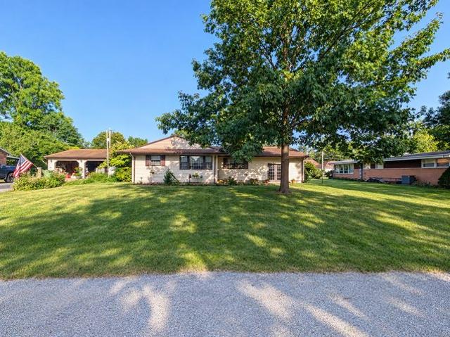 106 N Turner Dr, Mahomet, IL 61853