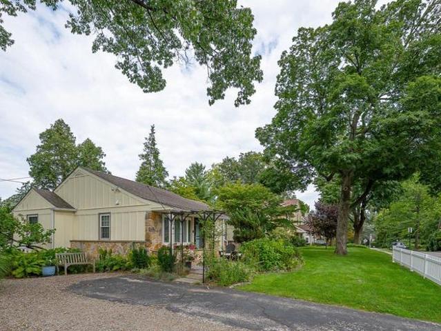 106 N Lowrys Lane