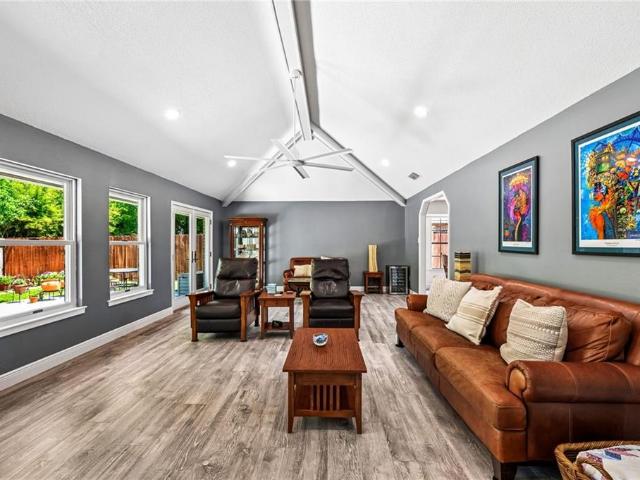 106 S Buckingham Drive