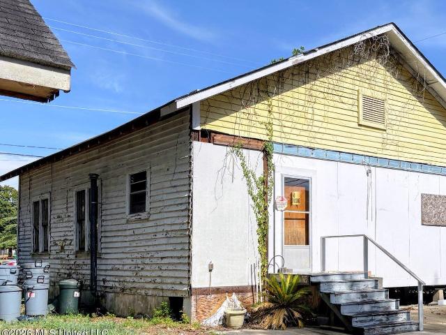 106 S Strahan Street