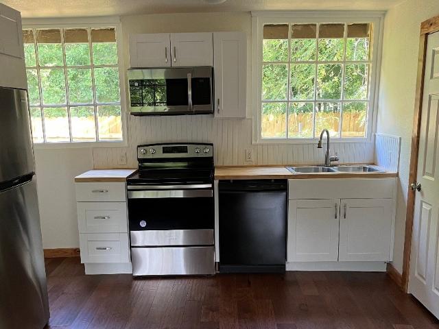 106 South Ave A, 2 beds, 2 full baths