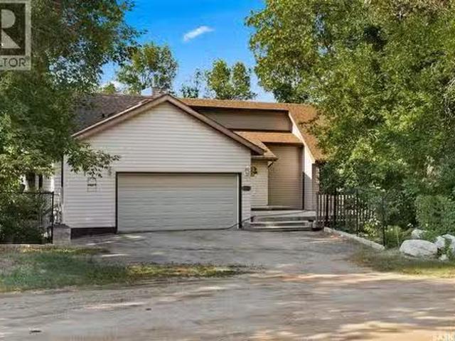 106 Shaw Drive, Regina Beach, SK, S0G 4C0 house for sale Li.