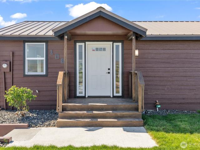 106 SW Yucca Place
