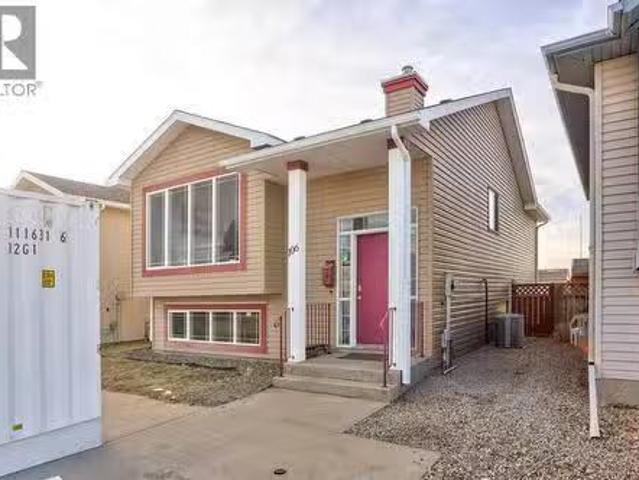 106 Peigan Court W, Lethbridge, AB, T1K 7N8 house for sale.