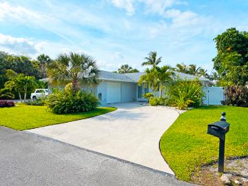 106 Periwinkle Dr, Hypoluxo, FL 33462 | MLS #B26026