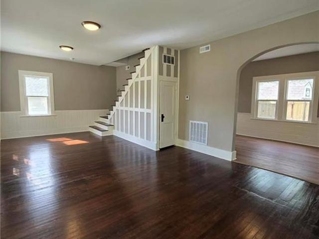 106 W Neosho Street