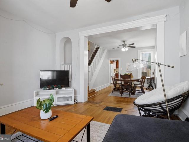 106 W Salaignac Street