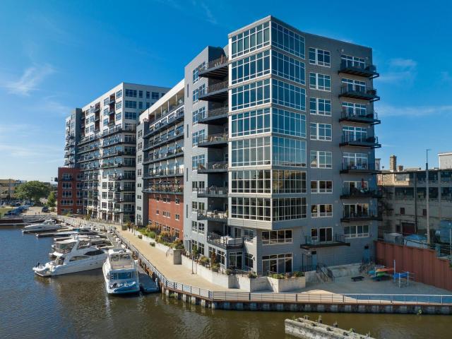 106 W Seeboth St, Unit 616