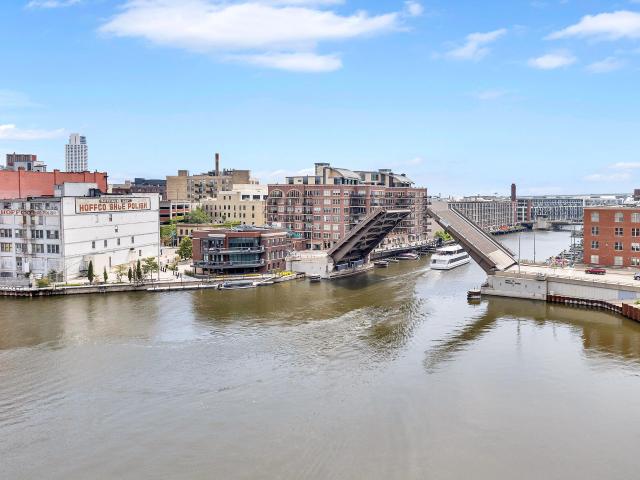 106 W Seeboth St, Unit 612