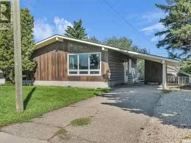 106 Wood Crescent, Assiniboia, SK, S0H 0B0 house for sale L.