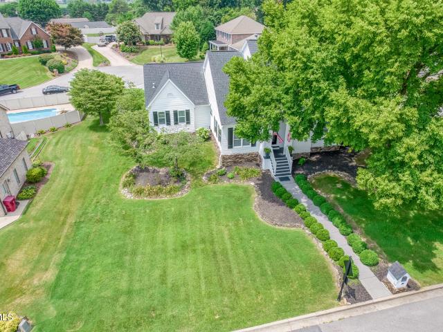 106 Woodbriar Drive