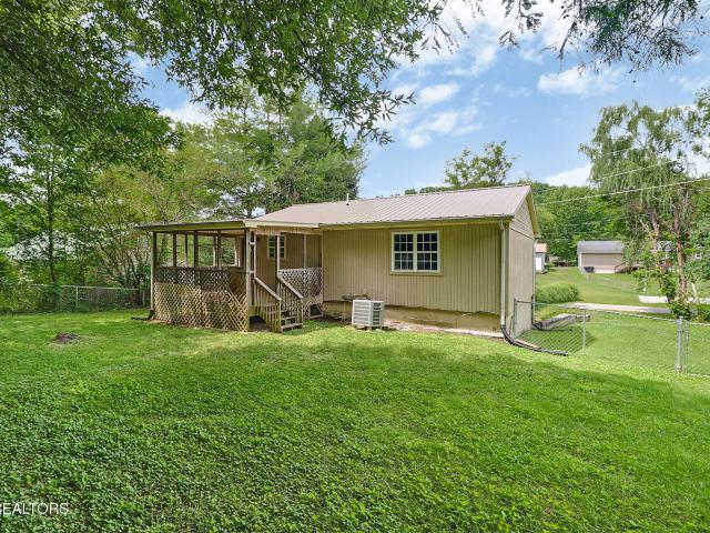 106 Willow Creek Rd