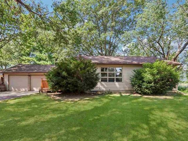 106 Wyman Dr, Williamsburg, IA 52361