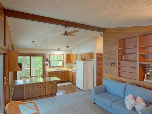 10749 Kings Lane