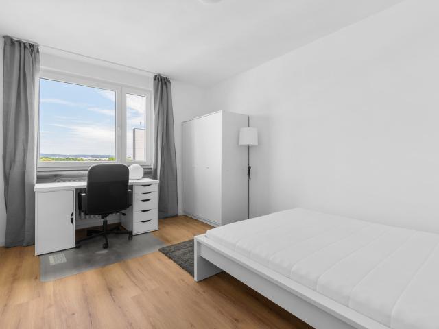 1074 Voll möbliertes WG Zimmer mit Balkon & EBK in FFM Heddernheim / Nahe Riedberg